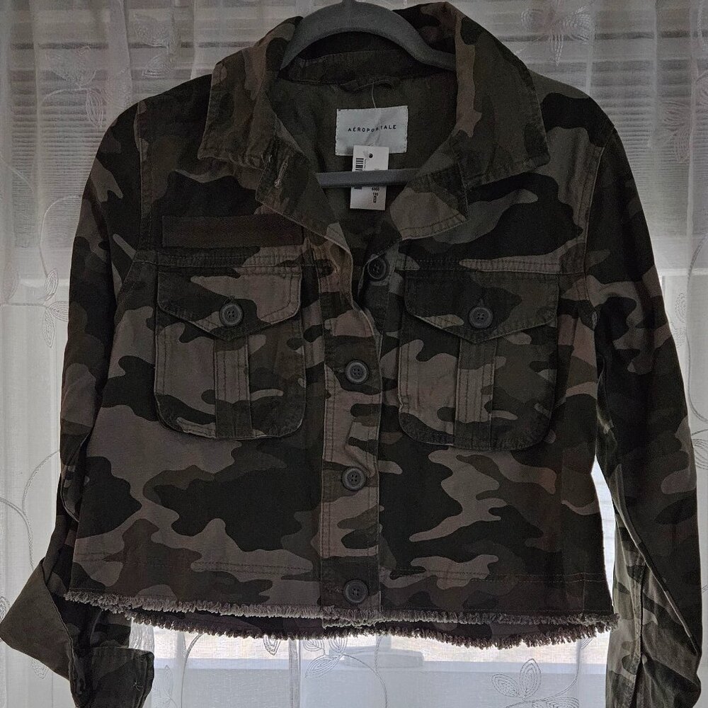 Cropped camo blazer
